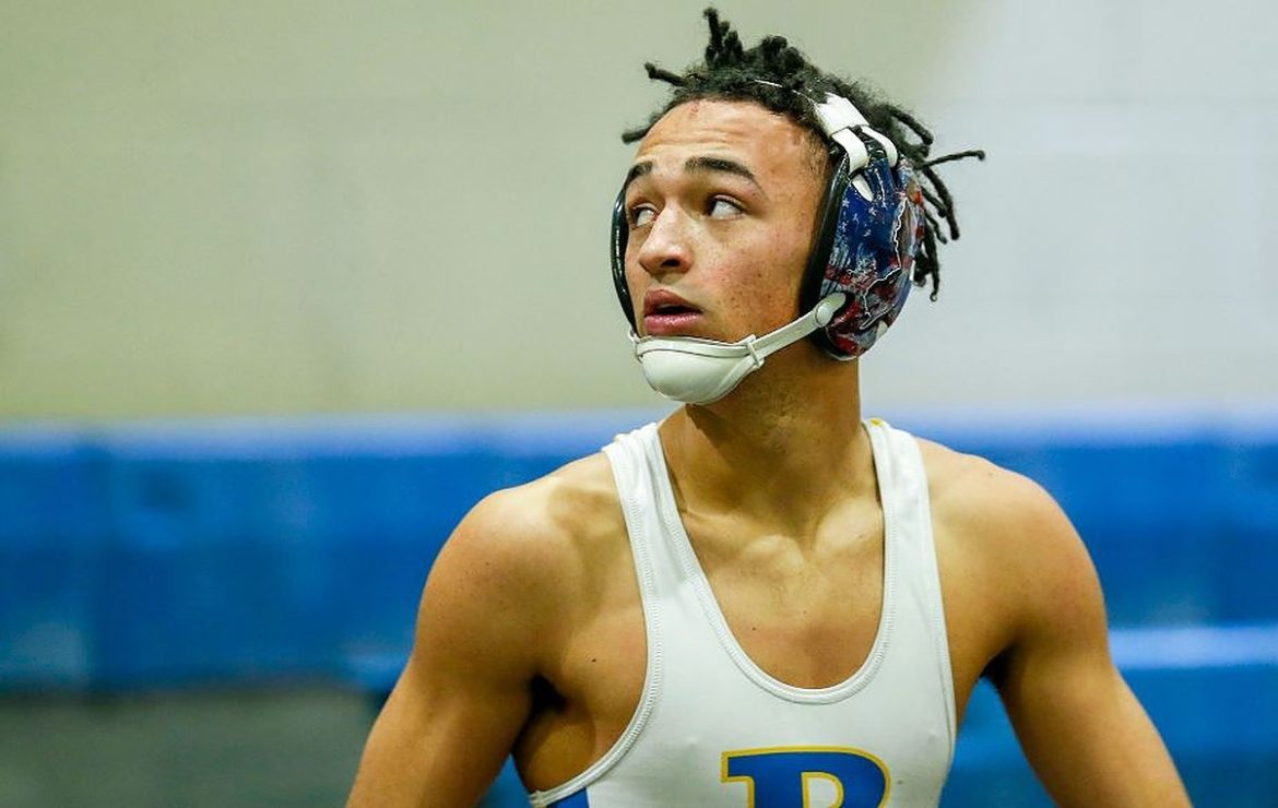 Ο Ντρου Τζόνσον κοιτάζει και πάλι τον καθρέφτη του…