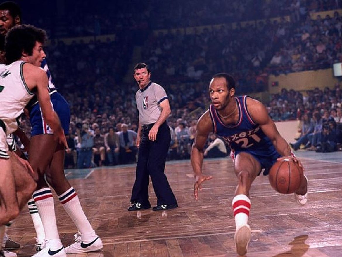 World B. Free: Κάποιος… παραπάνω από ένα όνομα