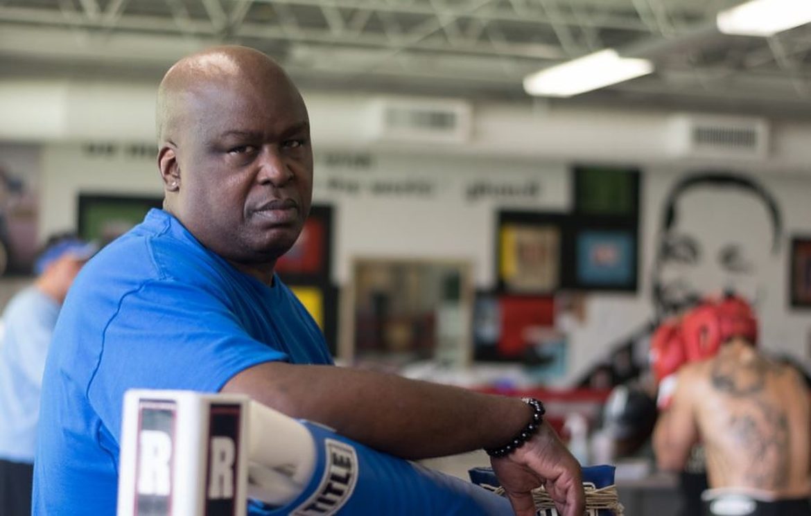 Η νύχτα που ήταν όλη η ζωή του «Μπάστερ» Ντάγκλας (και η μισή του Μάικ Τάισον)