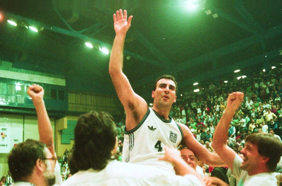 Νίκος Γκάλης: Η γέννηση του θεού