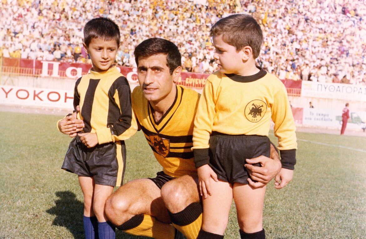 Μίμης Παπαϊάωννου: Δέκα κλικ μιας μυθικής διαδρομής