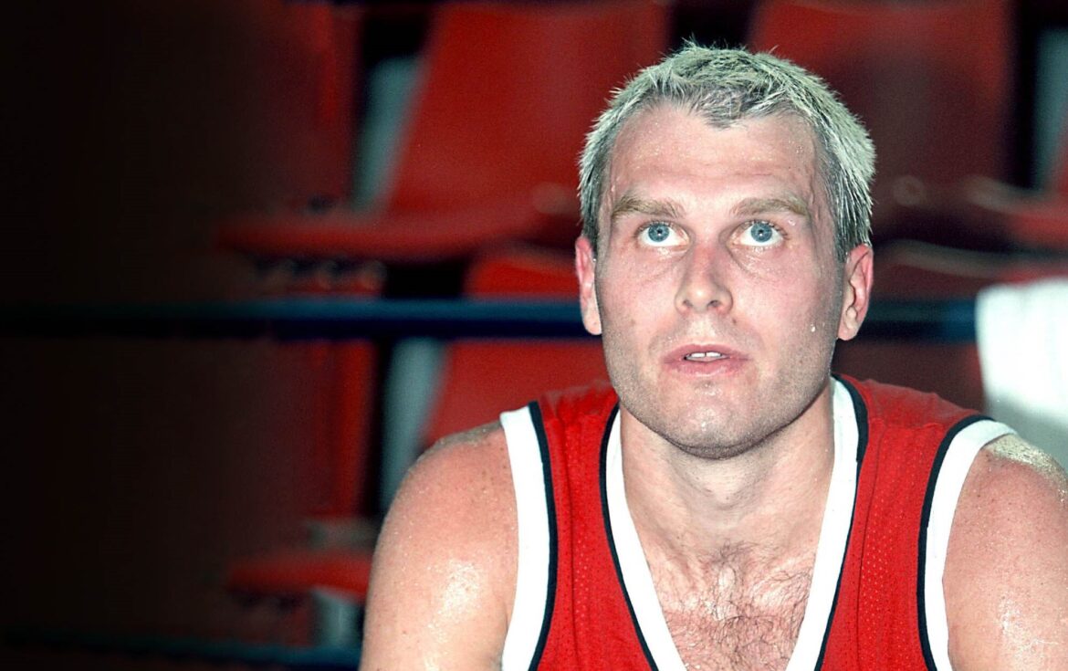 Σέιν Χιλ: Μεταξύ σφύρας και άκμονος