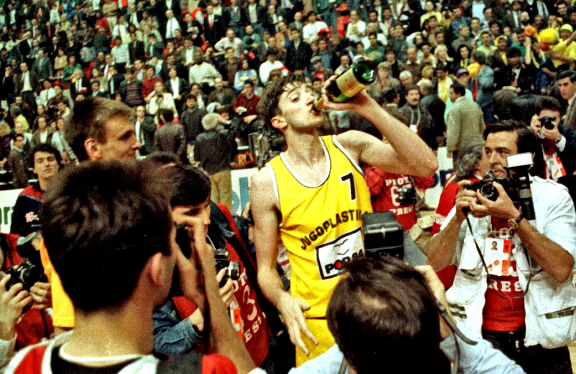 Τόνι Κούκοτς: Τα κίτρινα άνθη του ασπάλαθου