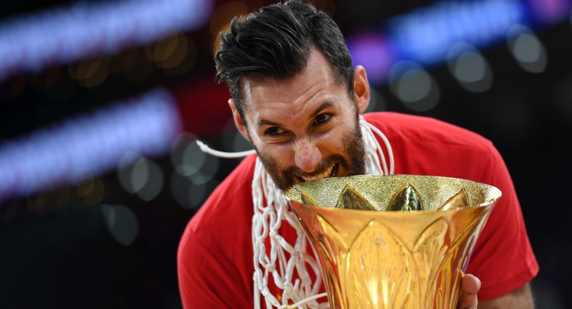 Ρούντι Φερνάντεθ: Η Νίκη και τα αδέρφια της