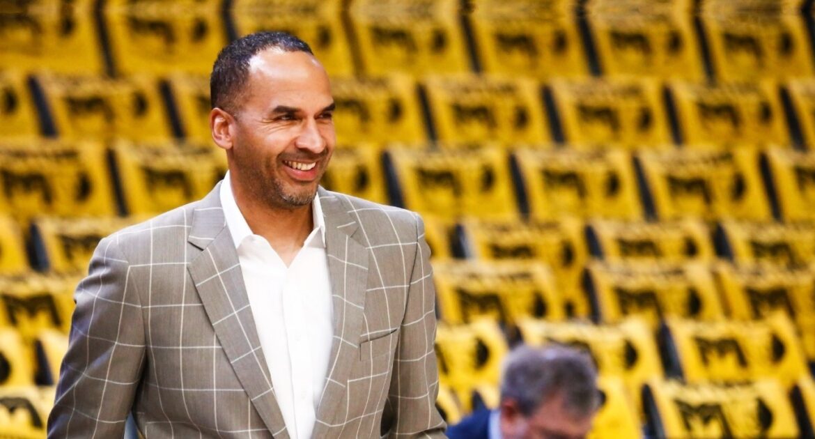 Μακρύ ζεϊμπέκικο για τον Νίκο Χάρισον